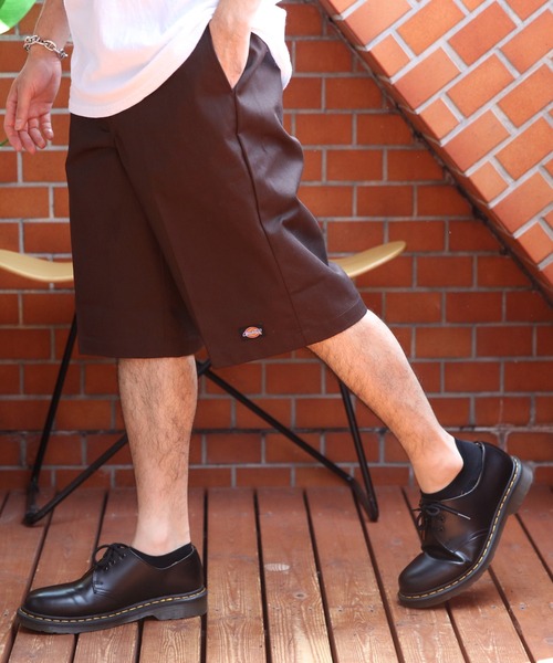 Dickies（ディッキーズ）の「Dickies 13インチポケットワークショーツ（チノパンツ・メンズ・ブラック/ホワイト/カーキ/モスグリーン/グリーン/ピンク/レッド/ブラウン/ブルー/オレンジ/イエロー/ネイビー/パープル/ベージュ/チャコールグレー・28inch/36inch/34inch/30inch/32inch）」の4枚目の写真