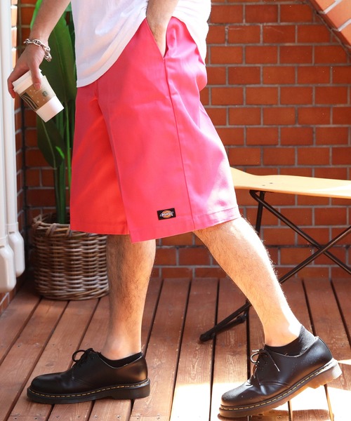 Dickies（ディッキーズ）の「Dickies 13インチポケットワークショーツ（チノパンツ・メンズ・ブラック/ホワイト/カーキ/モスグリーン/グリーン/ピンク/レッド/ブラウン/ブルー/オレンジ/イエロー/ネイビー/パープル/ベージュ/チャコールグレー・28inch/36inch/34inch/30inch/32inch）」の13枚目の写真