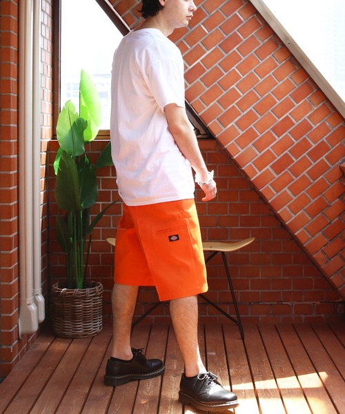 Dickies（ディッキーズ）の「Dickies 13インチポケットワークショーツ（チノパンツ・メンズ・ブラック/ホワイト/カーキ/モスグリーン/グリーン/ピンク/レッド/ブラウン/ブルー/オレンジ/イエロー/ネイビー/パープル/ベージュ/チャコールグレー・28inch/36inch/34inch/30inch/32inch）」の19枚目の写真