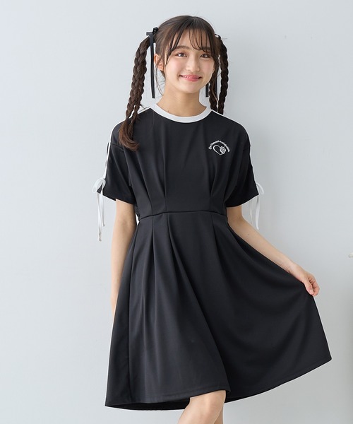 Amourire girl（アムリールガール）の「袖ライン リボンワンピース（ワンピース・キッズ・ブラック/ネイビー・140cm/150cm/160cm）」の2枚目の写真