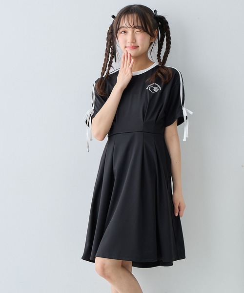 Amourire girl（アムリールガール）の「袖ライン リボンワンピース（ワンピース・キッズ・ブラック/ネイビー・140cm/150cm/160cm）」の3枚目の写真