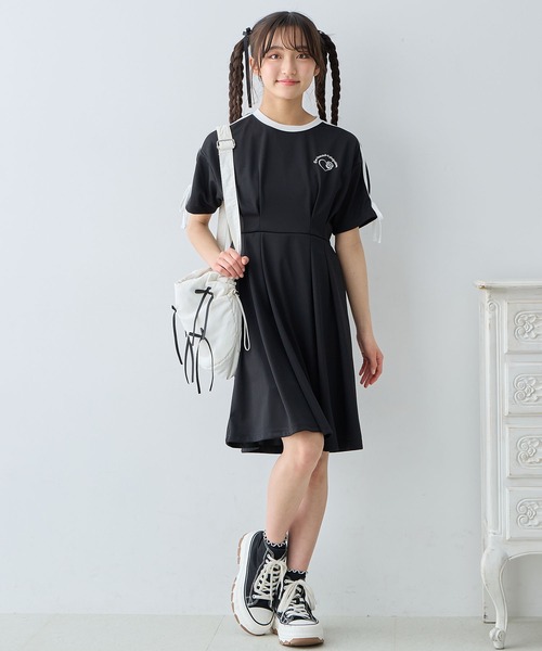 Amourire girl（アムリールガール）の「袖ライン リボンワンピース（ワンピース・キッズ・ブラック/ネイビー・140cm/150cm/160cm）」の6枚目の写真