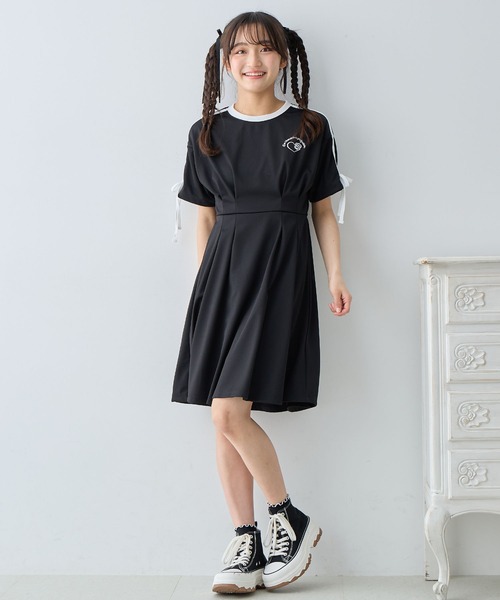 Amourire girl（アムリールガール）の「袖ライン リボンワンピース（ワンピース・キッズ・ブラック/ネイビー・140cm/150cm/160cm）」の7枚目の写真