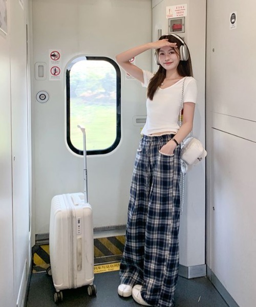 GEMEDA（ジェメダ）の「ウエストレース付きチェックワイドパンツ（その他パンツ・レディース・ネイビー/ブラック×ホワイト・M）」の8枚目の写真