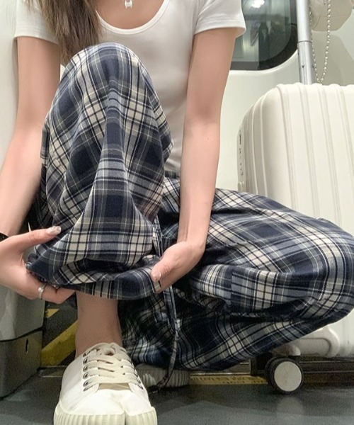 GEMEDA（ジェメダ）の「ウエストレース付きチェックワイドパンツ（その他パンツ・レディース・ネイビー/ブラック×ホワイト・M）」の18枚目の写真