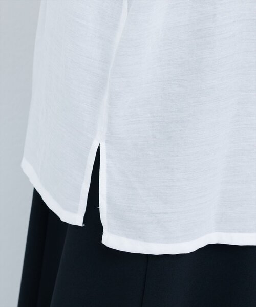 natural couture（ナチュラルクチュール）の「【WEB限定】バンドカラーサイドスリットシアーシャツ（シャツ/ブラウス・レディース・イエロー/ピンク/オフホワイト/ブルー/チャコールグレー/ライトベージュ・FREE）」の17枚目の写真