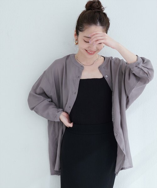 natural couture（ナチュラルクチュール）の「【WEB限定】バンドカラーサイドスリットシアーシャツ（シャツ/ブラウス・レディース・イエロー/ピンク/オフホワイト/ブルー/チャコールグレー/ライトベージュ・FREE）」の3枚目の写真