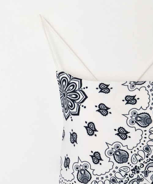 BEEDEN(ビーデン)の「BACK OPEN THIN STRAP CAMI(キャミソール・レディース・ブラック/ブラック系その他/ホワイト系その他・FREE)」の11枚目の写真