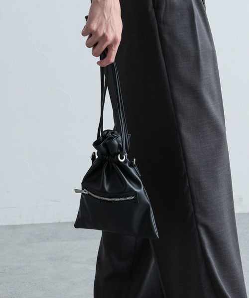 HARE ハレ　キンチャクRING BAG ショルダーバッグ　巾着　レザー HARE（ハレ）の「キンチャクRING BAG(HARE)（ショルダーバッグ