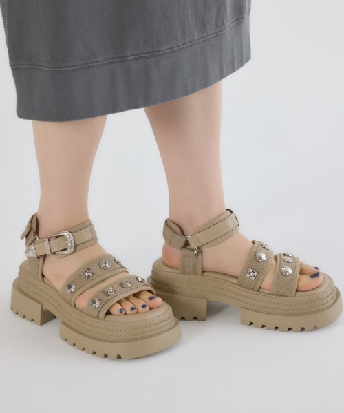 RODEO CROWNS WIDE BOWL(ロデオクラウンズワイドボウル)の「スタッズサンダル(サンダル・レディース・ブラック/ベージュ・LARGE/MEDIUM)」の19枚目の写真