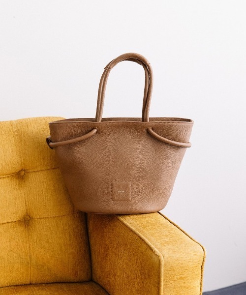 Beau're(ヴュレ)の「【BEAURE/ビュレ】Rope Handle RoundトートBag(トートバッグ・レディース・ベージュ/グレー/シルバー/ブラック・FREE)」の3枚目の写真