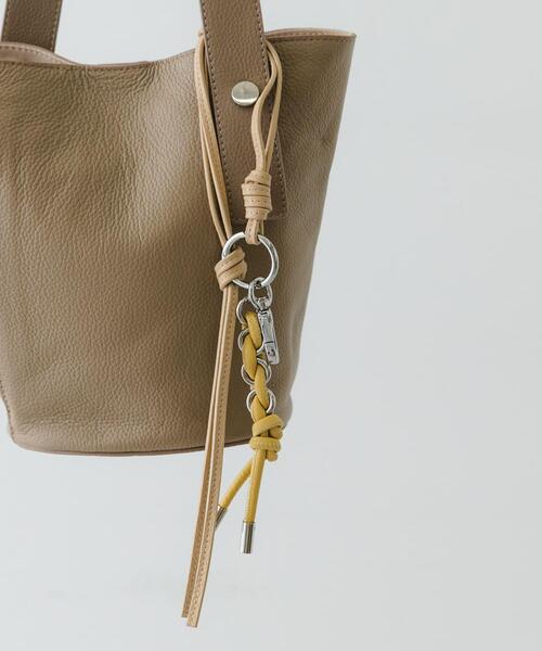 RODE SKO（ロデスコ）の「『別注』BEAURE×RODESKO　レザーチャーム（キーホルダー・レディース・ベージュ/ブラック/キャメル・ONE）」の10枚目の写真