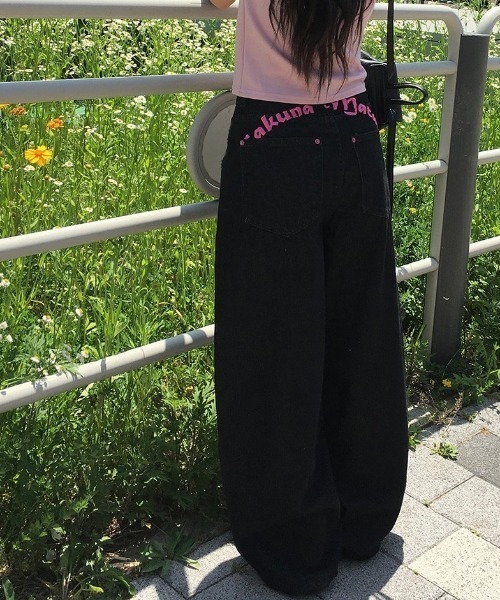 anyonemore(エニワンモア)の「ピンクレタリングバルーンワイド生デニムパンツ(デニムパンツ・レディース・ブラック・LARGE/MEDIUM/SMALL)」の9枚目の写真