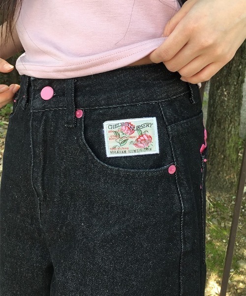 anyonemore(エニワンモア)の「ピンクレタリングバルーンワイド生デニムパンツ(デニムパンツ・レディース・ブラック・LARGE/MEDIUM/SMALL)」の8枚目の写真