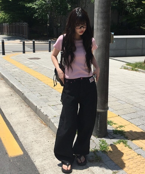 anyonemore(エニワンモア)の「ピンクレタリングバルーンワイド生デニムパンツ(デニムパンツ・レディース・ブラック・LARGE/MEDIUM/SMALL)」の6枚目の写真