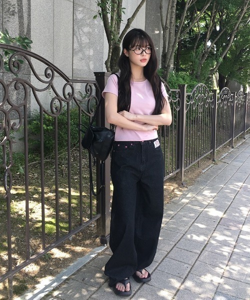 anyonemore(エニワンモア)の「ピンクレタリングバルーンワイド生デニムパンツ(デニムパンツ・レディース・ブラック・LARGE/MEDIUM/SMALL)」の15枚目の写真