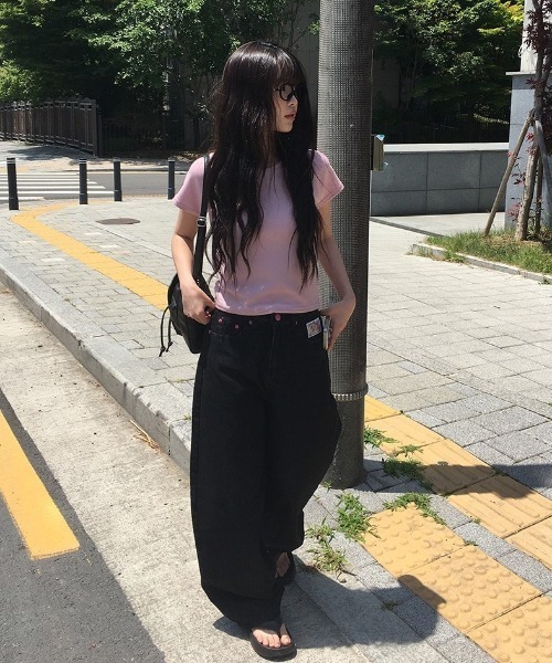 anyonemore(エニワンモア)の「ピンクレタリングバルーンワイド生デニムパンツ(デニムパンツ・レディース・ブラック・LARGE/MEDIUM/SMALL)」の5枚目の写真