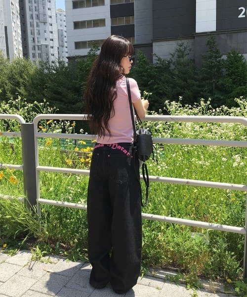 anyonemore(エニワンモア)の「ピンクレタリングバルーンワイド生デニムパンツ(デニムパンツ・レディース・ブラック・LARGE/MEDIUM/SMALL)」の10枚目の写真