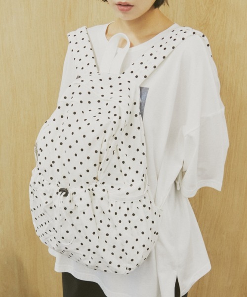 MERLOT（メルロー）の「【大容量】【A4サイズ、14inch以下のノートPC収納可能】デイリードットバッグパック（バックパック/リュック・レディース・ブラック/ホワイト・FREE）」の2枚目の写真