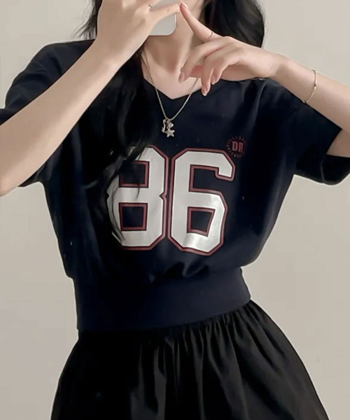 VIVID LADY(ビビッドレディー)の「Vネッククロップド 半袖トレーナー(Tシャツ/カットソー・レディース・ネイビー/ライトグレー/カーキ・FREE)」の2枚目の写真