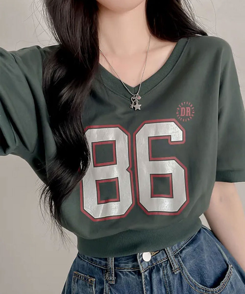 VIVID LADY(ビビッドレディー)の「Vネッククロップド 半袖トレーナー(Tシャツ/カットソー・レディース・ネイビー/ライトグレー/カーキ・FREE)」の1枚目の写真