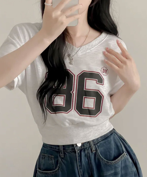 VIVID LADY(ビビッドレディー)の「Vネッククロップド 半袖トレーナー(Tシャツ/カットソー・レディース・ネイビー/ライトグレー/カーキ・FREE)」の4枚目の写真