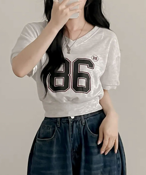 VIVID LADY(ビビッドレディー)の「Vネッククロップド 半袖トレーナー(Tシャツ/カットソー・レディース・ネイビー/ライトグレー/カーキ・FREE)」の13枚目の写真