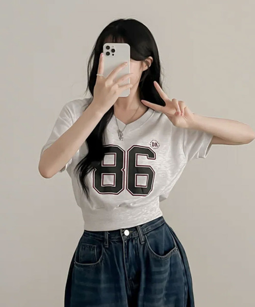 VIVID LADY(ビビッドレディー)の「Vネッククロップド 半袖トレーナー(Tシャツ/カットソー・レディース・ネイビー/ライトグレー/カーキ・FREE)」の5枚目の写真