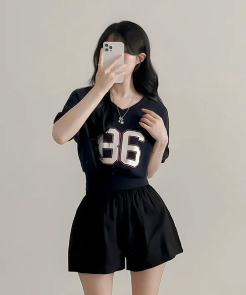 VIVID LADY(ビビッドレディー)の「Vネッククロップド 半袖トレーナー(Tシャツ/カットソー・レディース・ネイビー/ライトグレー/カーキ・FREE)」の9枚目の写真
