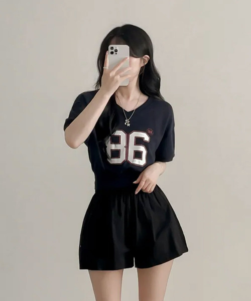 VIVID LADY(ビビッドレディー)の「Vネッククロップド 半袖トレーナー(Tシャツ/カットソー・レディース・ネイビー/ライトグレー/カーキ・FREE)」の16枚目の写真