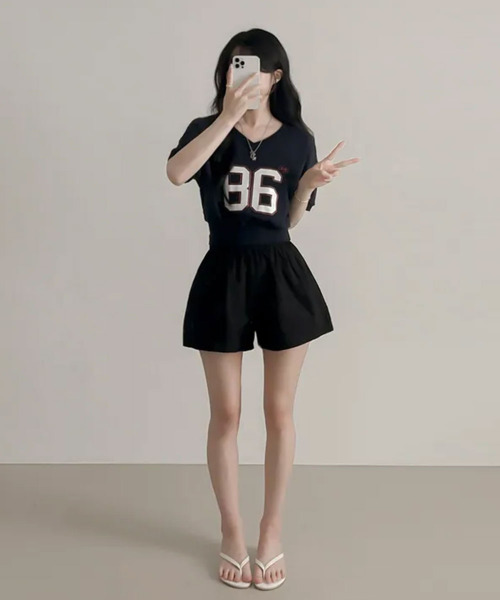 VIVID LADY(ビビッドレディー)の「Vネッククロップド 半袖トレーナー(Tシャツ/カットソー・レディース・ネイビー/ライトグレー/カーキ・FREE)」の17枚目の写真