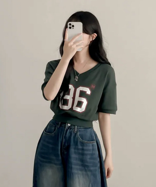 VIVID LADY(ビビッドレディー)の「Vネッククロップド 半袖トレーナー(Tシャツ/カットソー・レディース・ネイビー/ライトグレー/カーキ・FREE)」の18枚目の写真