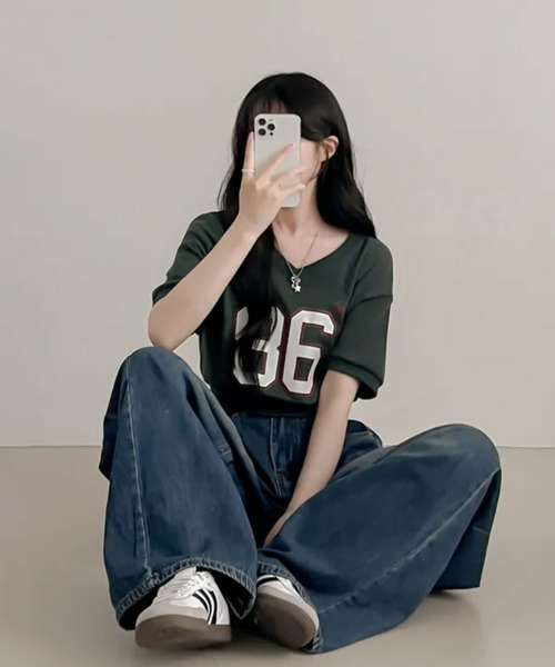 VIVID LADY(ビビッドレディー)の「Vネッククロップド 半袖トレーナー(Tシャツ/カットソー・レディース・ネイビー/ライトグレー/カーキ・FREE)」の12枚目の写真