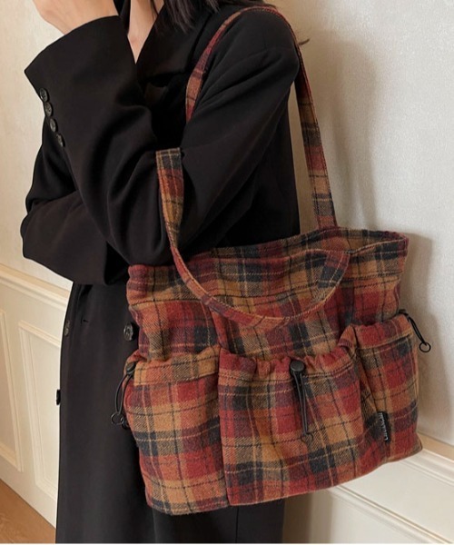 SHEPP(シープ)の「チェックネル ドロストショルダートート/A4サイズ対応(トートバッグ・レディース・ブラック/ブラウン/レッド・F)」の2枚目の写真