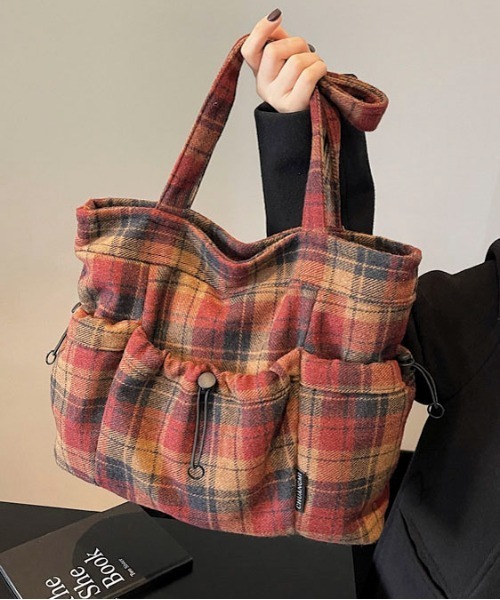 SHEPP(シープ)の「チェックネル ドロストショルダートート/A4サイズ対応(トートバッグ・レディース・ブラック/ブラウン/レッド・F)」の11枚目の写真