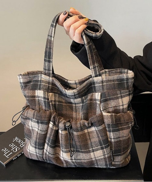 SHEPP(シープ)の「チェックネル ドロストショルダートート/A4サイズ対応(トートバッグ・レディース・ブラック/ブラウン/レッド・F)」の10枚目の写真