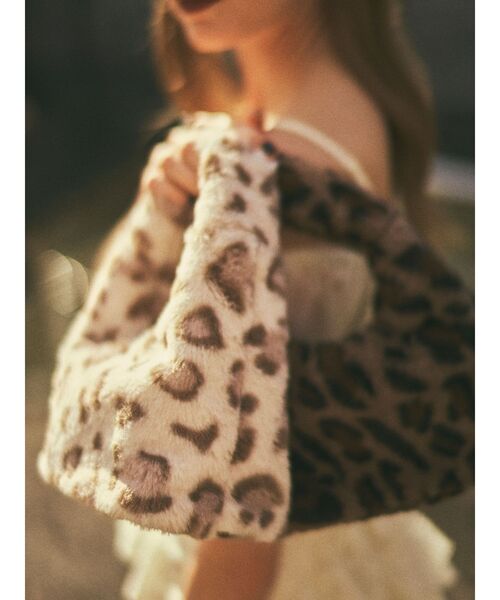 RESEXXY（リゼクシー）の「レオパードフェイクファーバッグ（ハンドバッグ・レディース・アイボリー/ブラウン・FREE）」の9枚目の写真