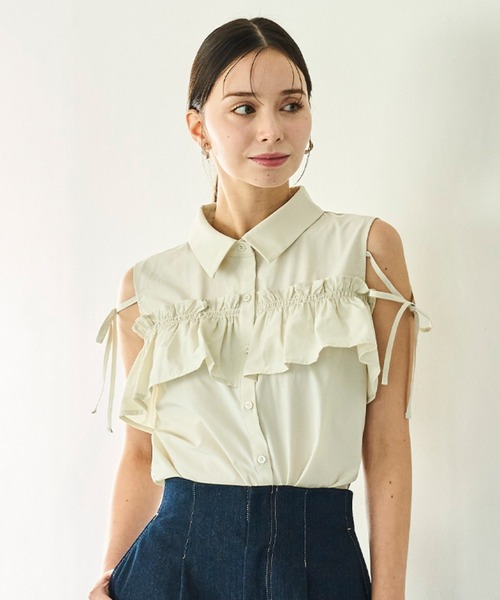 31 Sons de mode(トランテアン ソン ドゥ モード)の「2025秋冬新作 肩開きオフショルブラウス(シャツ/ブラウス・レディース・ブラウン/アイボリー/ブルー・フリ-)」の4枚目の写真