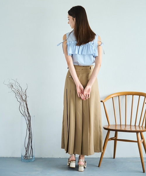 31 Sons de mode(トランテアン ソン ドゥ モード)の「2025秋冬新作 肩開きオフショルブラウス(シャツ/ブラウス・レディース・ブラウン/アイボリー/ブルー・フリ-)」の9枚目の写真