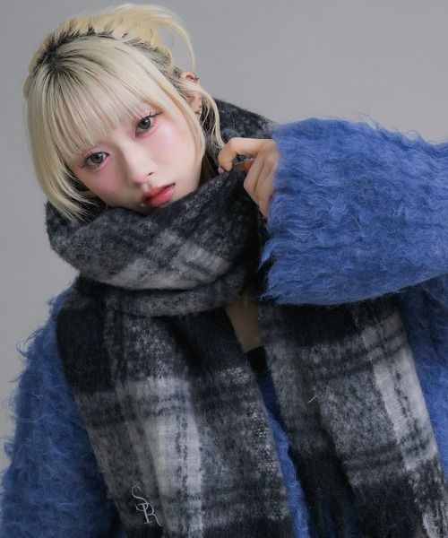 17HR（セブンティーンアワーズ）の「ロゴ刺繍マフラー（マフラー・レディース・オフホワイト/グレー/ブルー/ブラック×ホワイト/レッド・FREE）」の11枚目の写真