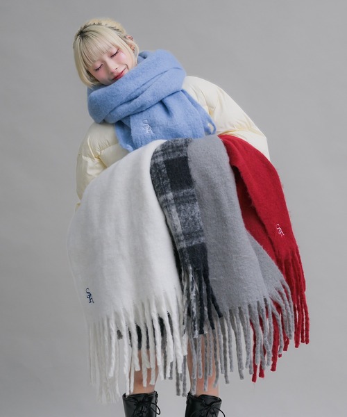 17HR（セブンティーンアワーズ）の「ロゴ刺繍マフラー（マフラー・レディース・オフホワイト/グレー/ブルー/ブラック×ホワイト/レッド・FREE）」の8枚目の写真