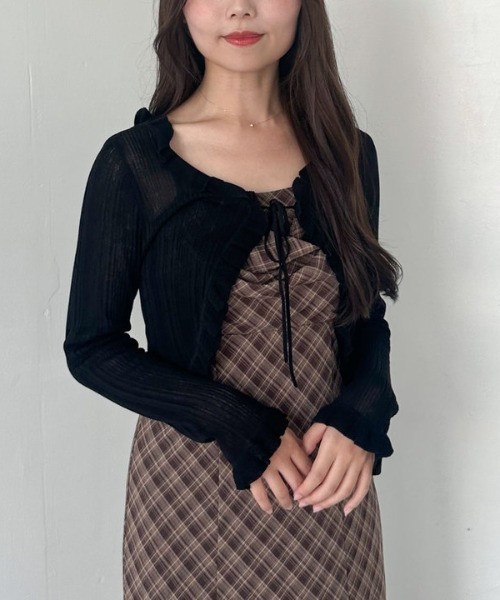 archives（アルシーヴ）の「フリルシアーリブニットカーディガン（カーディガン/ボレロ・レディース・オフホワイト/ブラック/グレー・MEDIUM）」の3枚目の写真