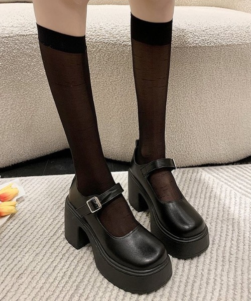 yuue' ( wear )(ユーイ)の「厚底タンクソールストラップパンプス(ローファー・レディース・ブラック/ブラック系その他・23.5cm/24.5cm)」の4枚目の写真