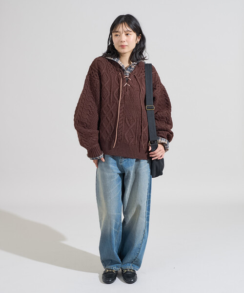 FREAK'S STORE（フリークスストア）の「2way リメイク風 ケーブル レースアップ ニットプルオーバー/バックリボン ビッグシルエットニット（ニット/セーター・レディース・ネイビー/ブラウン/オフホワイト・ﾌﾘ-）」の4枚目の写真