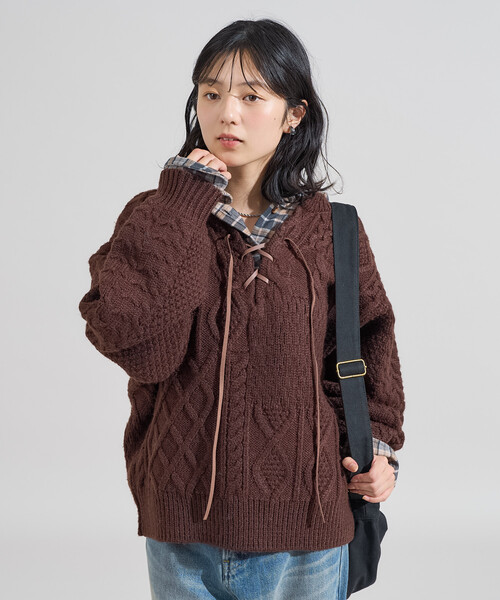 FREAK'S STORE（フリークスストア）の「2way リメイク風 ケーブル レースアップ ニットプルオーバー/バックリボン ビッグシルエットニット（ニット/セーター・レディース・ネイビー/ブラウン/オフホワイト・ﾌﾘ-）」の11枚目の写真