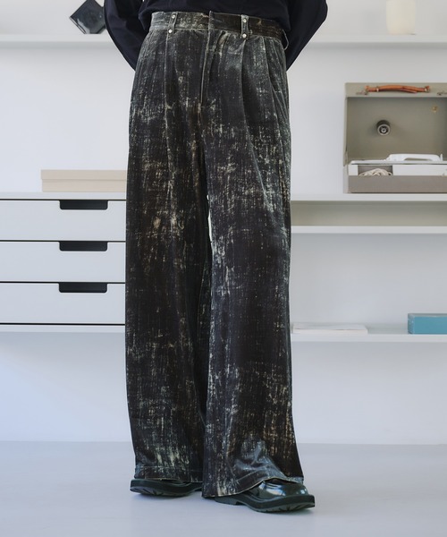 SELLE GLANT(セレグランテ)の「TWO-TUCK BAGGY DESIGN SLACKS/2タックバギーデザインスラックスパンツ【SET-UP着用可】(スラックス・メンズ・ブラック系/ブラック/グレー/ダークブラウン系/ブラック系1/ブラック系2・SMALL/MEDIUM/LARGE)」の2枚目の写真