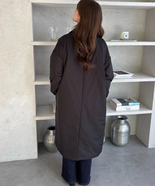 TREOVER(トレオーバー)の「軽さと暖かさを実現させた中綿ロングコート(チェスターコート・レディース・ブラック/アイボリー/カーキ・FREE)」の13枚目の写真