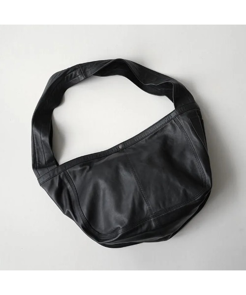 bukht(ブフト)の「BUKHT ブフト / LEATHER NEWS PAPER BAG LARGE(ショルダーバッグ・メンズ・ブラック・FREE)」の7枚目の写真
