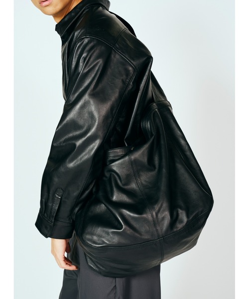 bukht(ブフト)の「BUKHT ブフト / LEATHER NEWS PAPER BAG LARGE(ショルダーバッグ・メンズ・ブラック・FREE)」の4枚目の写真