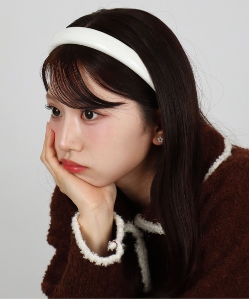 ammy.(エイミードット)の「【 ammy. / エイミードット 】 グロッシー クラシック フェイクレザー カチューシャ(カチューシャ・レディース・ホワイト/ブラウン/レッド/ブラック・FREE)」の8枚目の写真